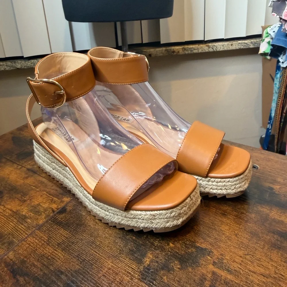 Design Lab Kendra Women's Tan Wedge Espadrilles Sandals Size 9